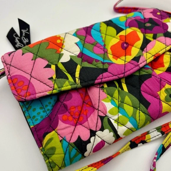 Vera Bradley Floral Quilted Wallet Crossbody – Spacious & Stylish - Picture 2 of 9